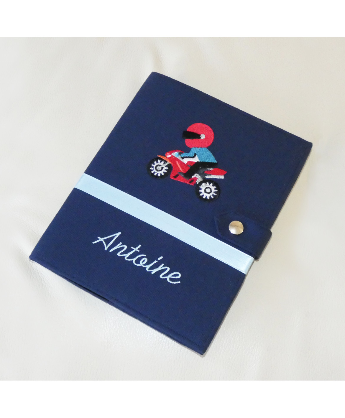 Protège carnet de santé rigide personnalisé - bleu marine - moto - Cadeau de naissance garçon Protège carnet de santé rigide personnalisé - bleu marine - moto - Cadeau de naissance garçon