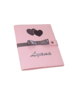 Protège carnet de santé fille rigide personnalisé rose- motif coeur - Cadeau de naissance personnalisé