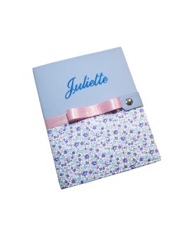 Protège carnet de santé rigide personnalisé - Fleurs bleues - Cadeau de naissance fille personnalisé